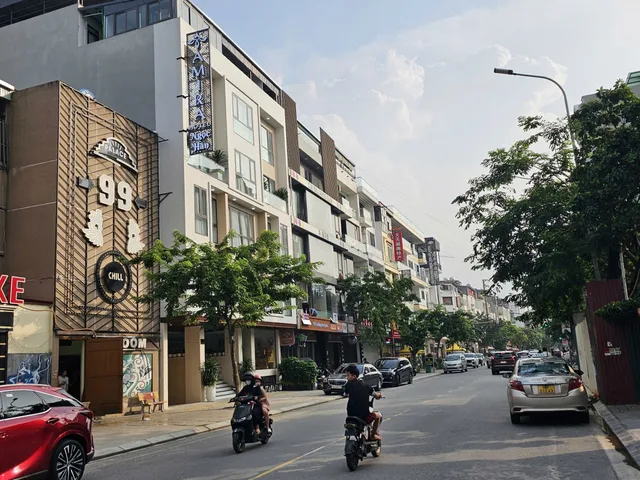 Bán đất biệt thự dự án cao nguyên lô góc nhìn vườn hoa mặt đường ngọc hân công chúa. Diện tích 411m mặt tiền 20m hướng tây bắc & tây nam. Phường võ cường tỉnh bắc ninh