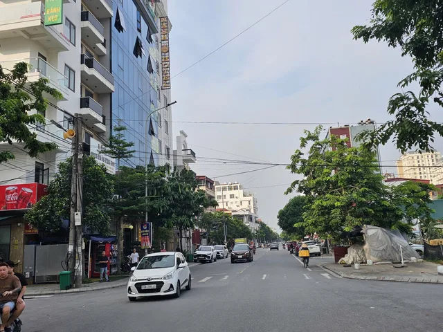 Bán đất biệt thự dự án cao nguyên lô góc nhìn vườn hoa mặt đường ngọc hân công chúa. Diện tích 411m mặt tiền 20m hướng tây bắc & tây nam. Phường võ cường tỉnh bắc ninh
