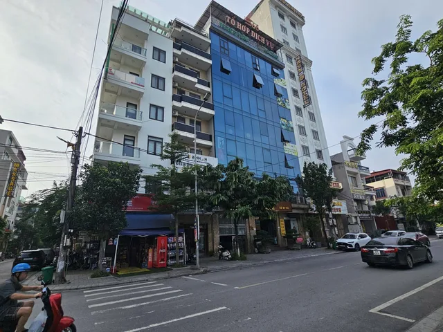 Bán đất biệt thự dự án cao nguyên lô góc nhìn vườn hoa mặt đường ngọc hân công chúa. Diện tích 411m mặt tiền 20m hướng tây bắc & tây nam. Phường võ cường tỉnh bắc ninh