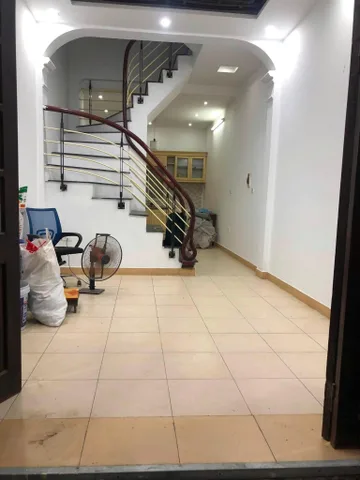 Cho thuê Nhà  Ngõ 678  Đê La Thành -Đống Đa 40M² 4 Tầng 4 Ngủ - Nội Thất CB - Giá Thuê 14tr - Nhận Nhà Ngay