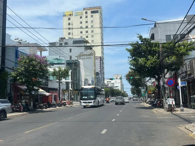 Cho thuê nhà 3 tầng mặt tiền Nguyễn Văn Thoại ngang 7,5m