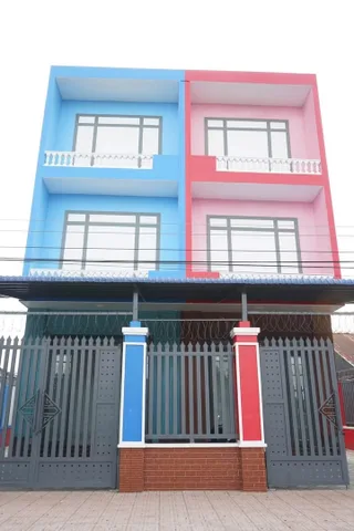 Bán 2 Nhà liền kề  391m2 có sẵn 391 m2 thổ cư giá 4.3 tỷ tại - mặt tiền ngay chợ - Xã Tây Phú An Giang