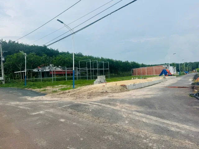 BÁN GẤP 500M2 ĐẤT MẶT NHỰA SÁT KCN, CHỢ DÂN CƯ ĐÔNG TIỆN XÂY TRỌ 470TR