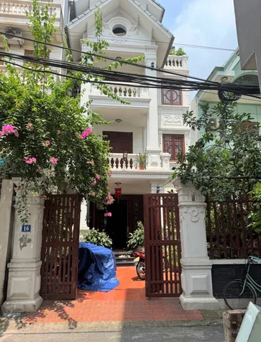 BÁN BIỆT THỰ VIP TRUNG TÂM GIANG BIÊN - VIỆT HƯNG, 4 TẦNG THANG MÁY, Ô TÔ VÀO NHÀ