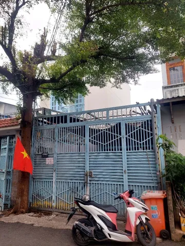 NHÀ MẶT TIỀN PHƯỚC LONG B QUẬN 9, 113M2 (4.5X25M), ĐẤT RỘNG TIỆN XÂY MỚI, MẶT TIỀN ĐƯỜNG THÔNG - GIÁ GẤP 9.8 TỶ