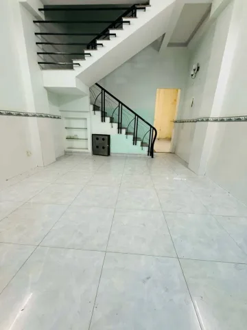 (Gần mặt tiền Nguyễn Văn Khối) Hẻm xe hơi 5m - 8.x tỷ - 4.2x13.1m (61m²) - Nhà 3 tầng BTCT kiên cố, Thế đất nở hậu tài lộc 5.2m, Ô tô ngủ trong nhà