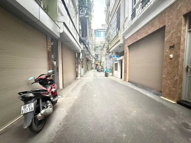 Bán Nhà riêng 80m2 có sẵn 80 m2 thổ cư giá 25 tỷ tại đường Cù Chính Lan - Chọn - Phường Phương Liệt Hà Nội