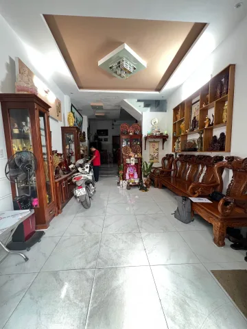 (Sát đường Phan Huy Ích) Hẻm ô tô tránh nhau - 6.x tỷ - 50m² - Nở hậu tài lộc, Ô tô ngủ trong nhà