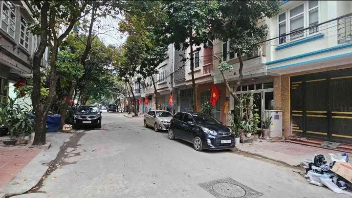 Bán nhà liền kề Dương Nội 50m² 7 tầng, hàng xóm Park City, gara ô tô, nội thất gỗ gõ đỏ