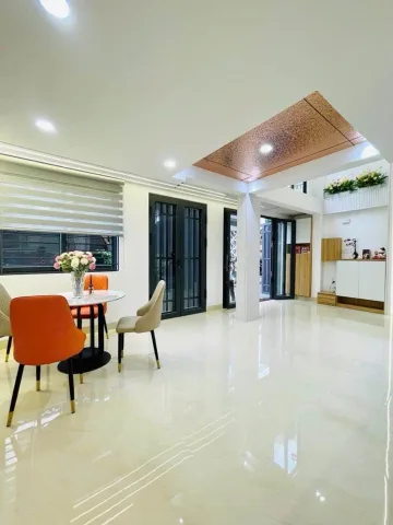 (Kế siêu thị Emart 2) Hẻm ô tô vào nhà - 5.x tỷ - 5x7.5m (37m²) - Nhà mới 5 tầng BTCT, Full nội thất cao cấp