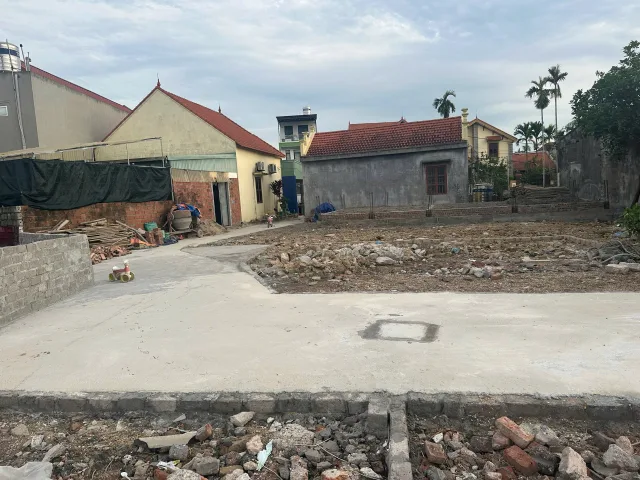 Bán 3 lô f0 50m giá 980 tr tại -Hoa Động ngõ ô tô 7 chỗ. cách đường nhựa 30m.l/h:076.231.9990 e Thuý