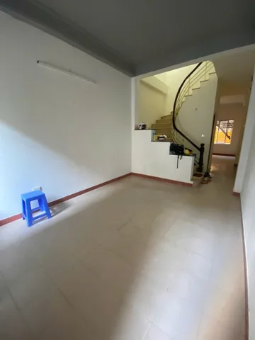 Cho thuê nhà ngõ 12 Nguyên Hồng, Thành Công 50m x 3T Ô TÔ ĐỖ CỬA giá 18.5 triệu