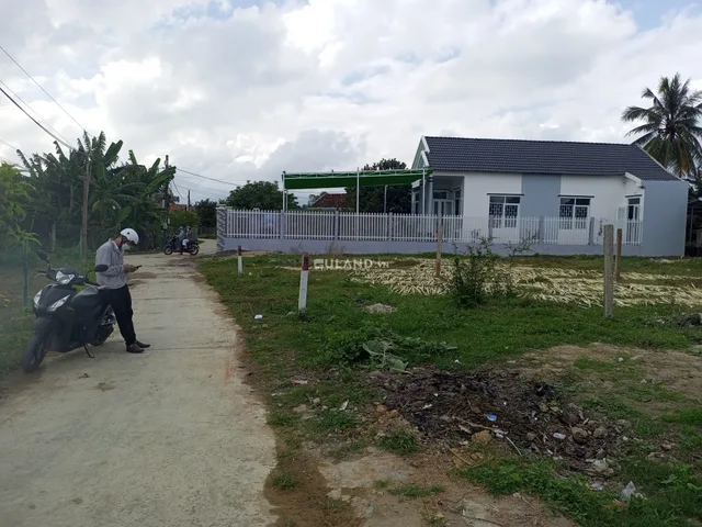 Cần bán nhanh lô đất Hiệp Thạnh - Ninh Bình Ngang 7x20 60 ONT Khu dân cư đông đúc , gần biệt thự , đường bê tông thông thoáng , đi về trung tâm thị xã chỉ 10 phút đi xe máy .. Giá bán 6xxx Liên hệ : hỗ trợ và xem đất