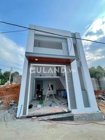 BÁN NHÀ SAU ĐÔNG Y CỘT 8,HÀ TRUNG,HẠ LONG