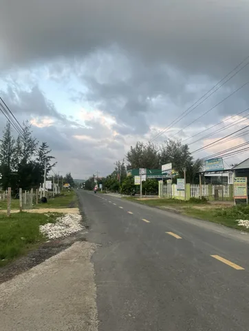 Bán đất Thôn 8 - An Ninh Đông - Tuy An Cách Trục Chính đường 52m chỉ 150m  Đường oto thông 2 đầu Diện tích 10x30m giá 7xxtr  ⭐️ 𝐁𝐃𝐒 𝐓𝐔𝐘 𝐀𝐍- 𝐏𝐇𝐔́ 𝐘𝐄̂𝐍 👉 𝐍𝐡𝐚̣̂𝐧 𝐊𝐲́ 𝐆𝐮̛̉𝐢-𝐌𝐮𝐚 𝐁𝐚́𝐧 𝐁𝐃𝐒 𝐓𝐔𝐘 𝐀𝐍 👉 𝐇𝐨̂̃ 𝐓𝐫𝐨̛̣ 𝐆𝐢𝐚̂́𝐲 𝐓𝐨̛̀ 𝐏𝐡𝐚́𝐩 𝐋𝐲́       -𝐠𝐢𝐚̂́𝐲𝐭𝐨̛̀𝐧𝐡𝐚̀đ𝐚̂́𝐭     